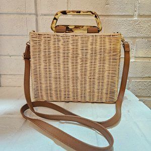 Boho-Chic Rattan and Leather Handbag with Tortoiseshell Handle
